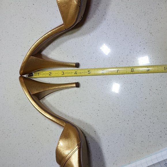 Michael Antonio Gold Sandals - Picture 12 of 13